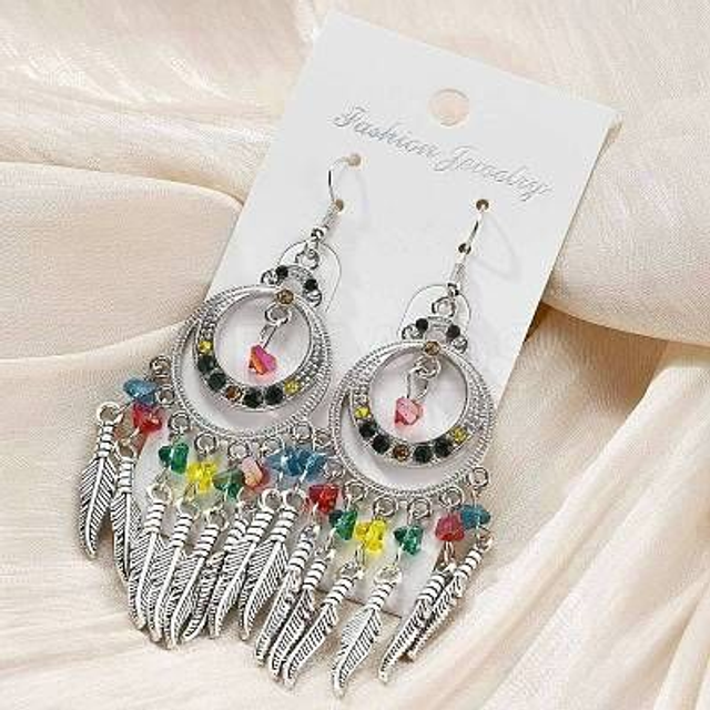 Värikkäät korvakorut