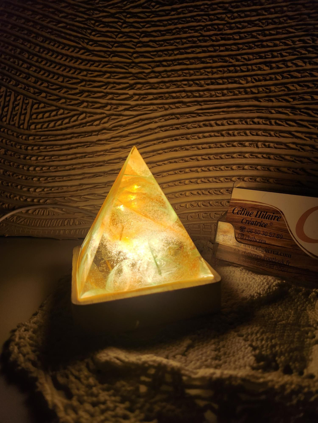 Lampe pyramide plume