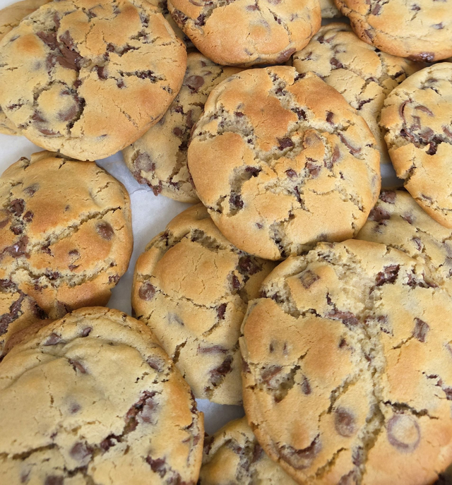 Giant choc chip cookies - New York style (box of 4)