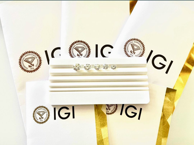DIAMOND with IGI certificate