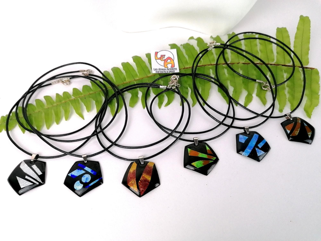 Pendentif en émail noir et feuilles d'Argent 