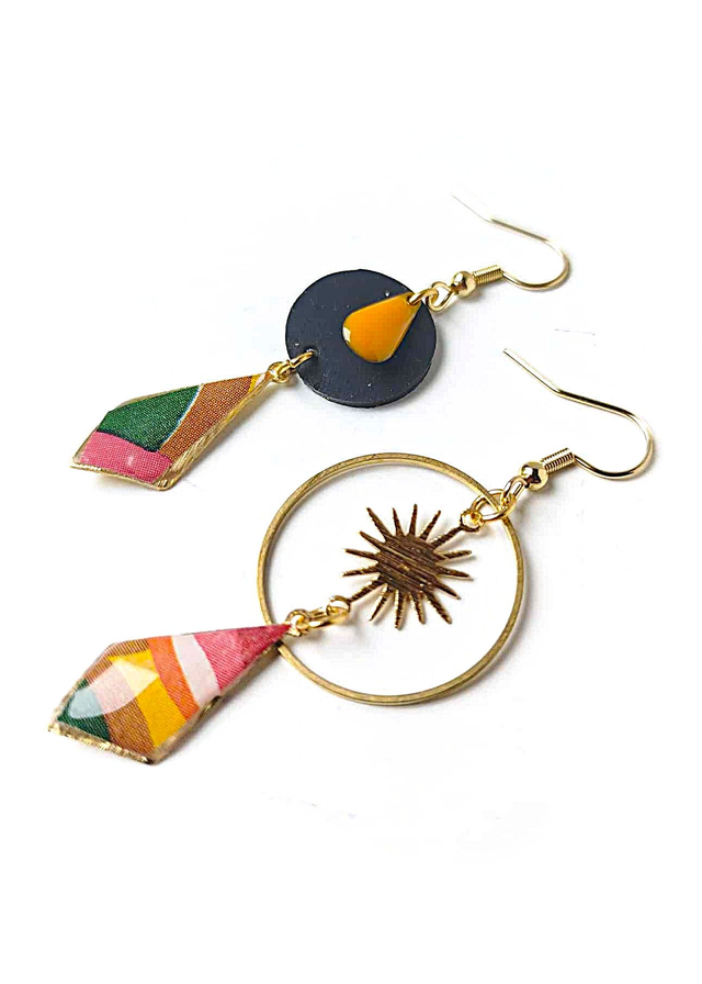 Boucles d&#039;oreilles Asymétriques Upcyclées en Chambre à Air et Papier Recyclés - Solaires