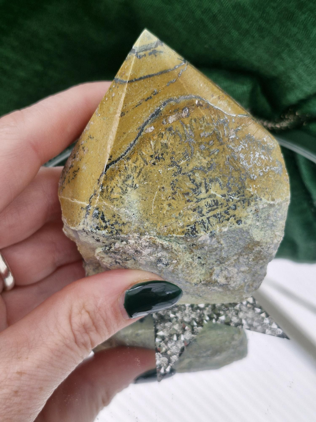 Serpentine cut base point