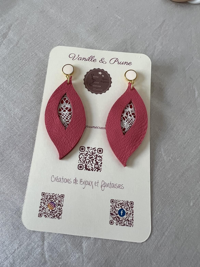 Boucles d&#039;oreilles PLUME dorées, longues feuilles évidées en cuir recyclé et dentelle, bijou upcycling