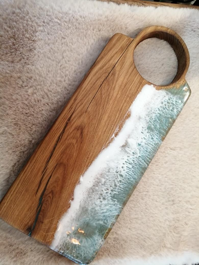 Planche à découper chêne et resine effet "Écume"