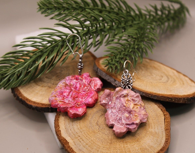 Valetut - Hennon vaaleanpunaiset Pioni - korvakorut