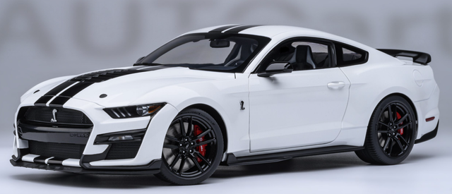 Ford Mustang Shelby GT500 AUTOart 1:18 oxford white