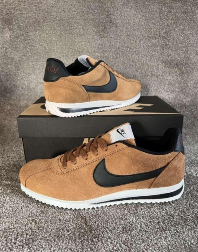 Zapatillas Nike Cortez color Camel