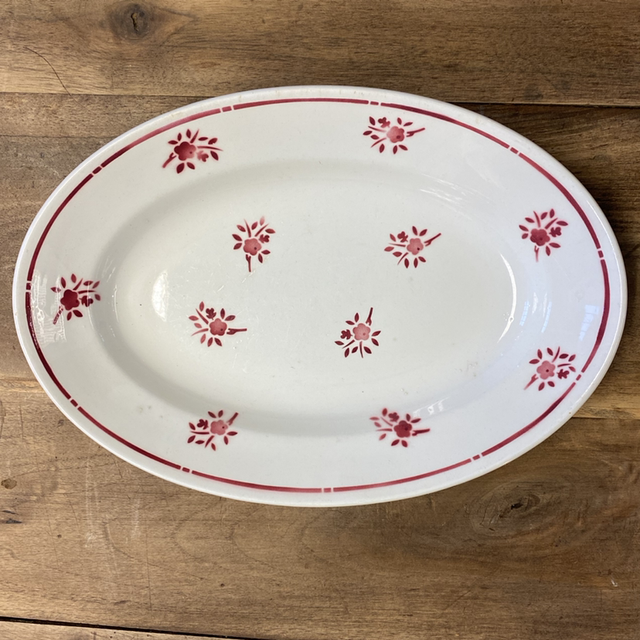 Plat ovale fleurs rouges