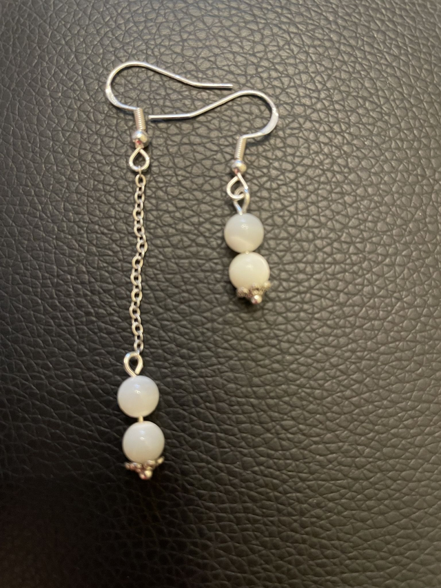 Boucles d'oreilles asymétriques Nacre de 6 mm