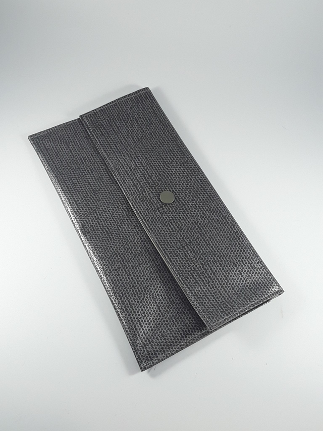 Pochette / trousse fourre-tout grise effet bois en toile cirée 1