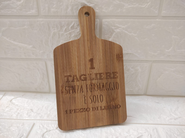 Tagliere con incisione