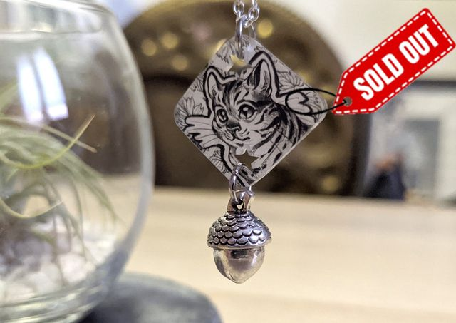 Pré-commande _ Pendentif losange, Chat