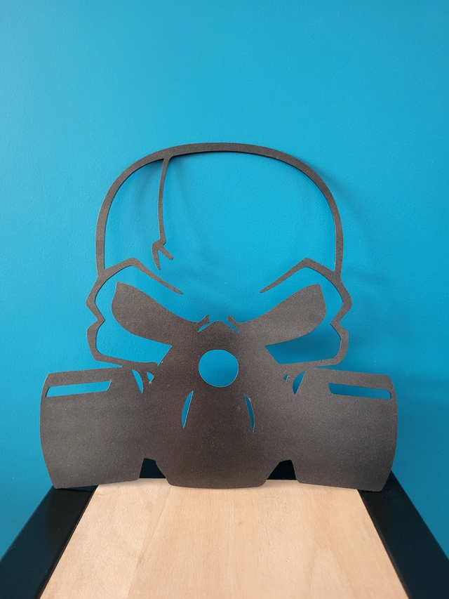 Tête de mort et masque à gaz