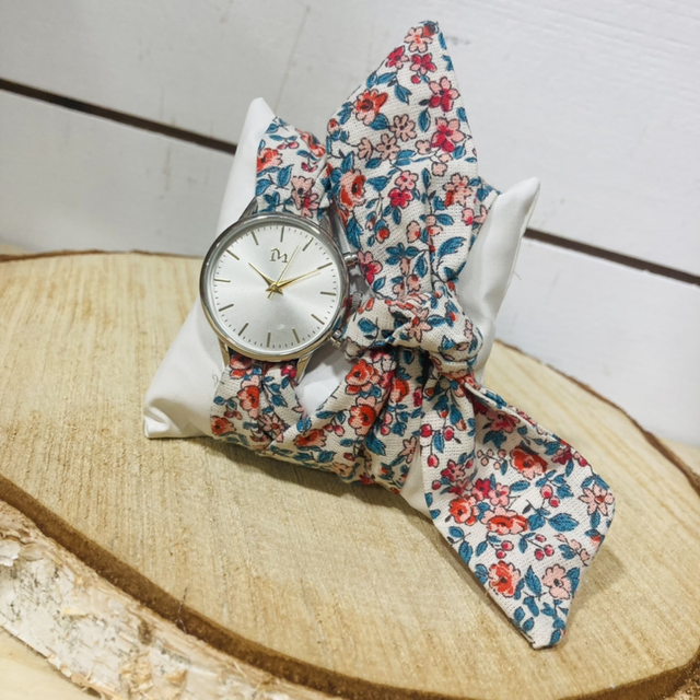 Montre à nouer petites fleurs