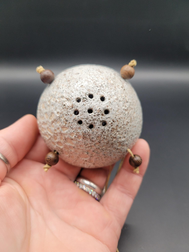 Porte-boule de graisses pour oiseaux en céramique – Fait main