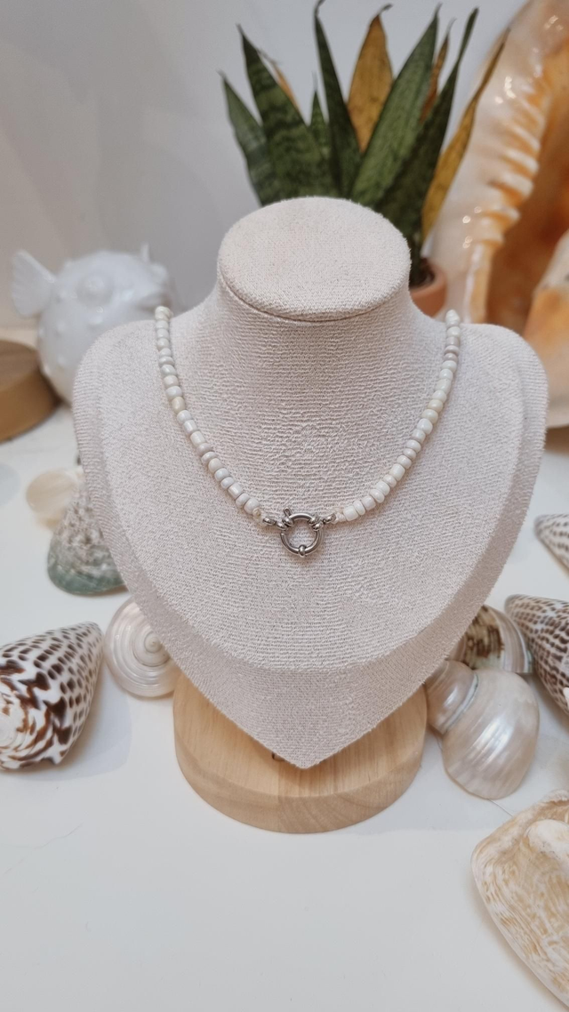 Collier perles de rocaille ivoire - fermoir argenté