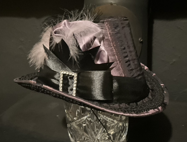 Victorian style percher(aubergine &amp; black)