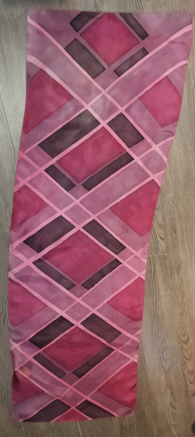 Etole de soie losanges fushia peinte à la main