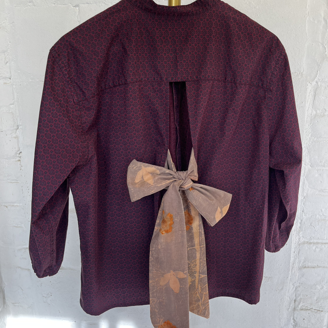 Chemise nouée dos bordeau