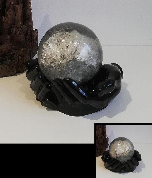 Ensemble Mains en sable noir et Boule de catoptromancie 