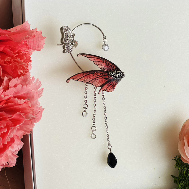 Dragonne d’argent, tour d’oreille 