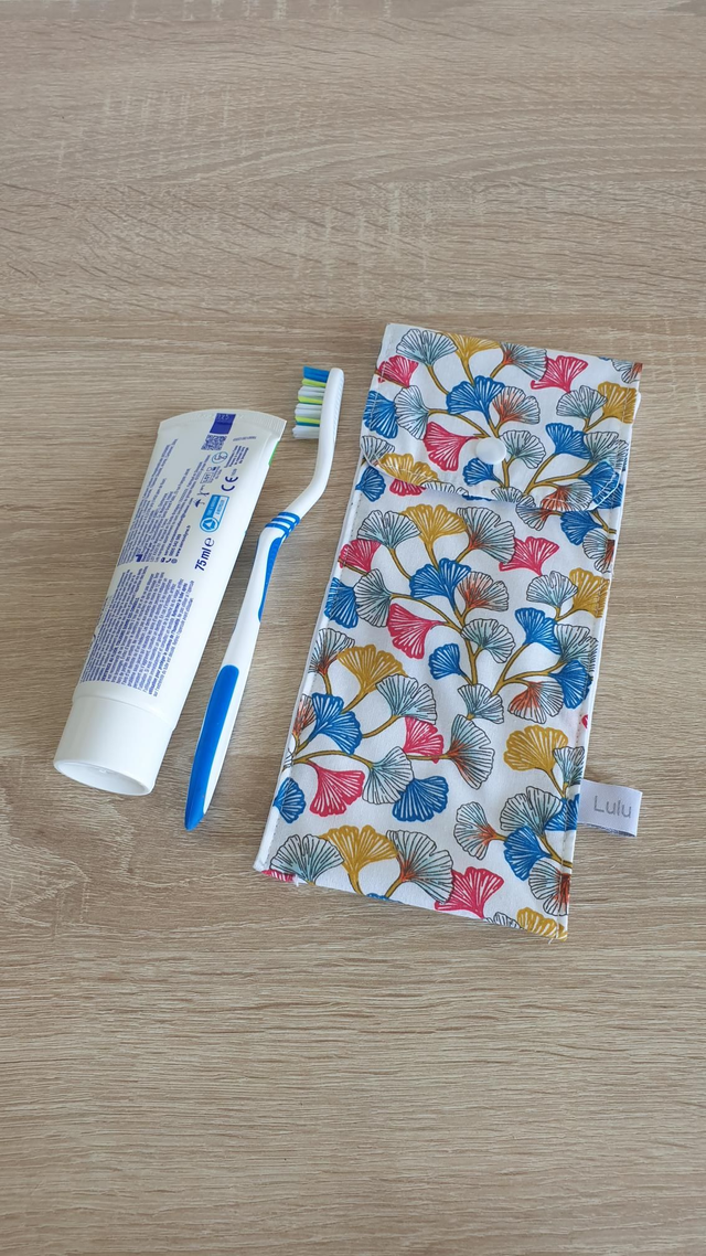 Etui à couverts ou brosse à dents imperméable ginkgo fond blanc