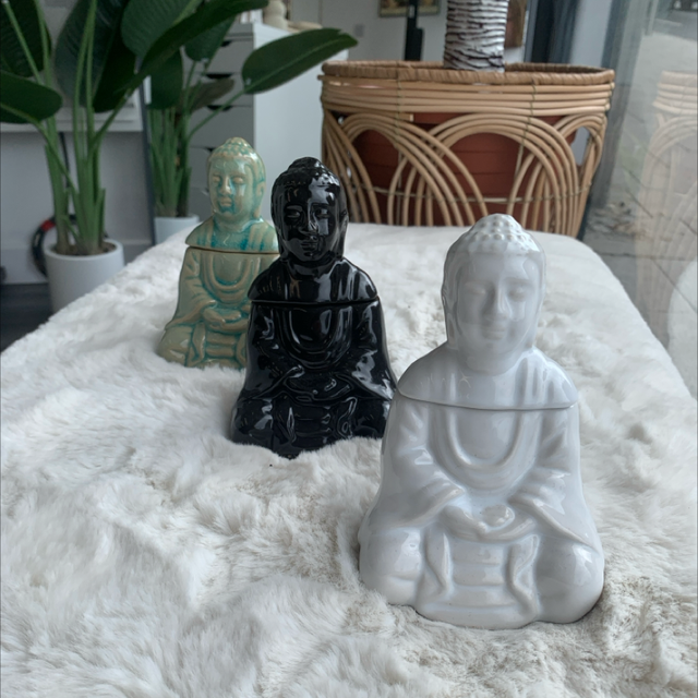 Sitting Buddha oil burner 
