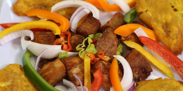 Menu Grillot(Porc) Riz djondjon banane Pikliz