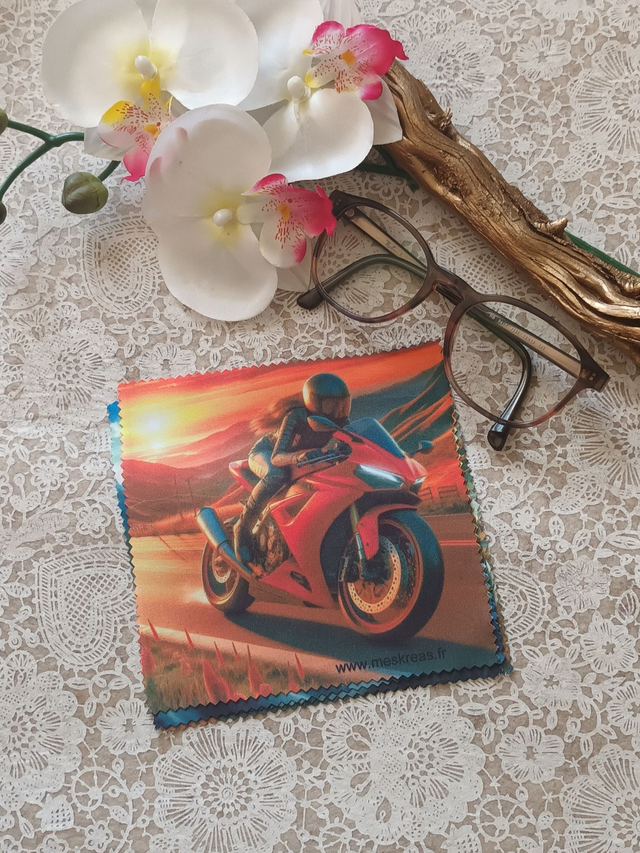 Chiffon Microfibre Moto Rouge Pilote feminin en montagne