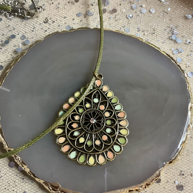 Handmade water drop pendant necklace 