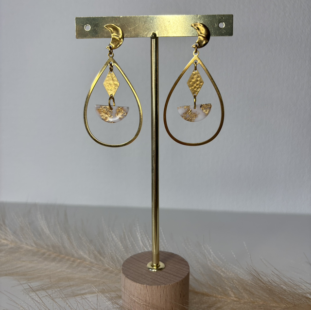 Boucles d’oreilles blanche et dorée