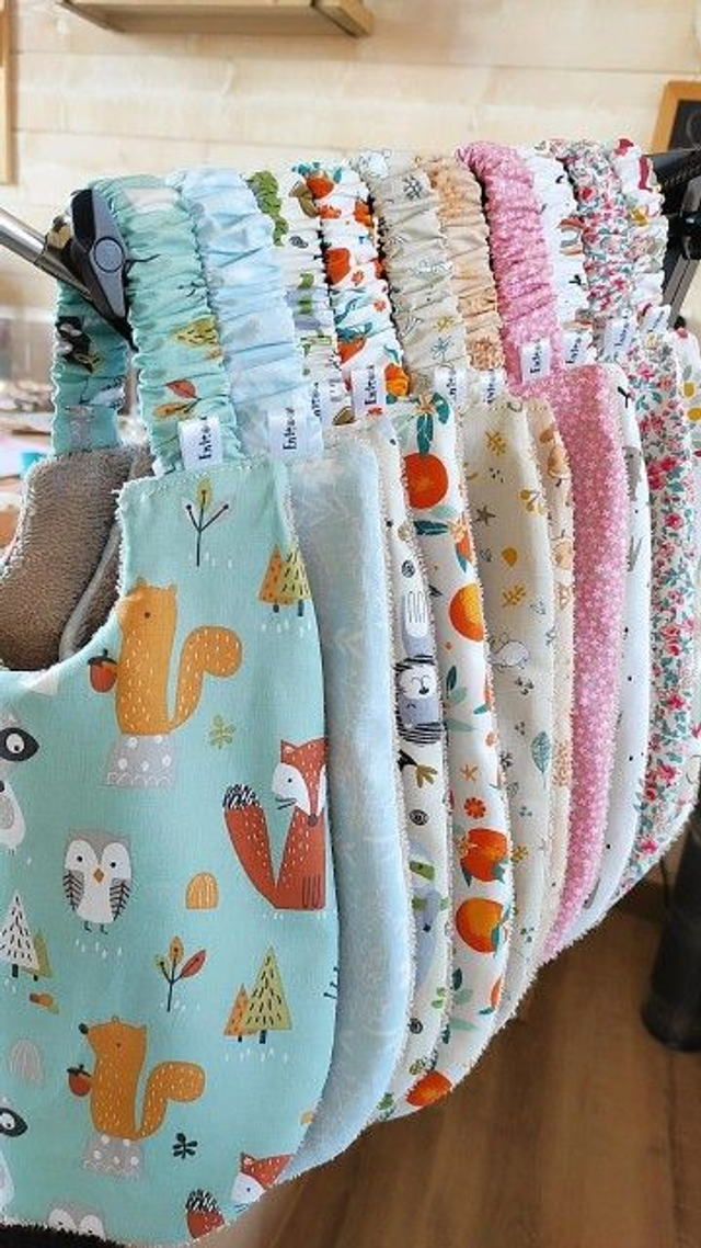 Bavoirs élastiques imprimés