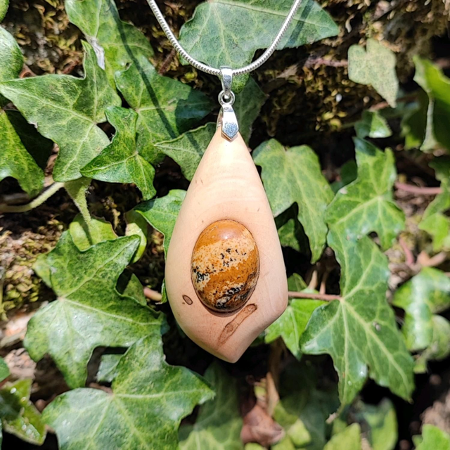 Pendentif en Bois de Cognassier, Jaspe Paysage et Argent
