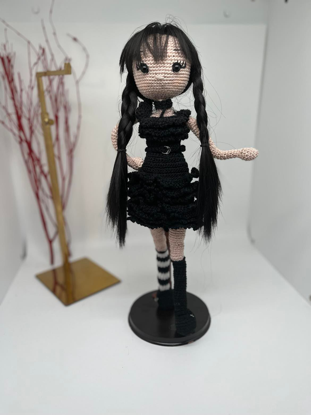 Poupée &quot;Mercredi Addams&quot; et la chose