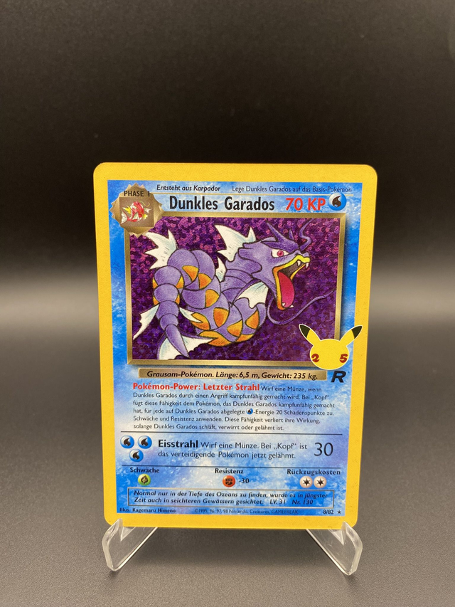 Dunkles Garados (8/82) Celebrations - Near Mint - DE - Holo Rare