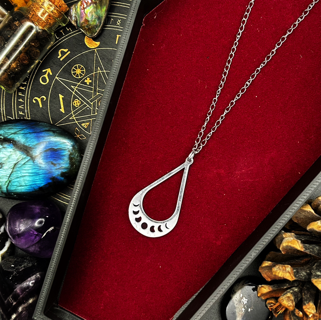 Luna drop necklace 
