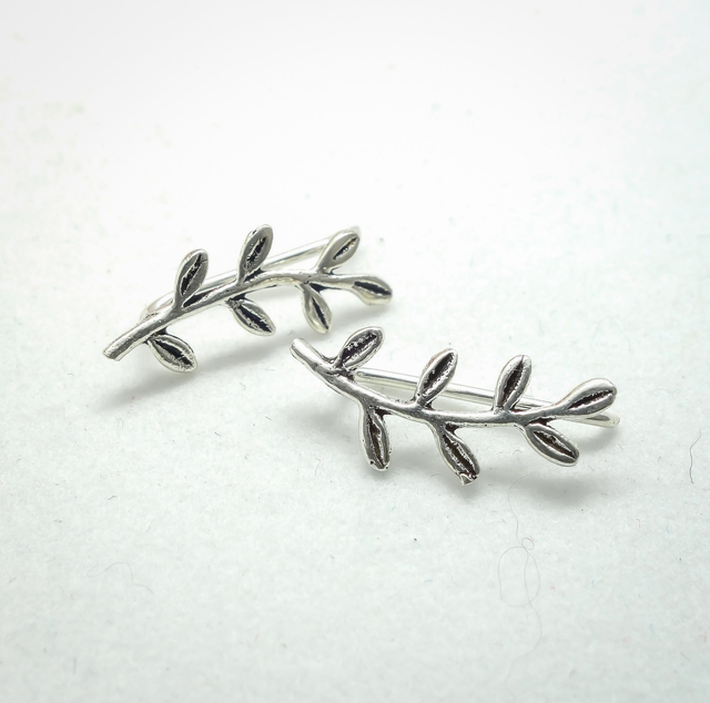 Pendientes trepadores en forma de ramita de olivo en plata 925.