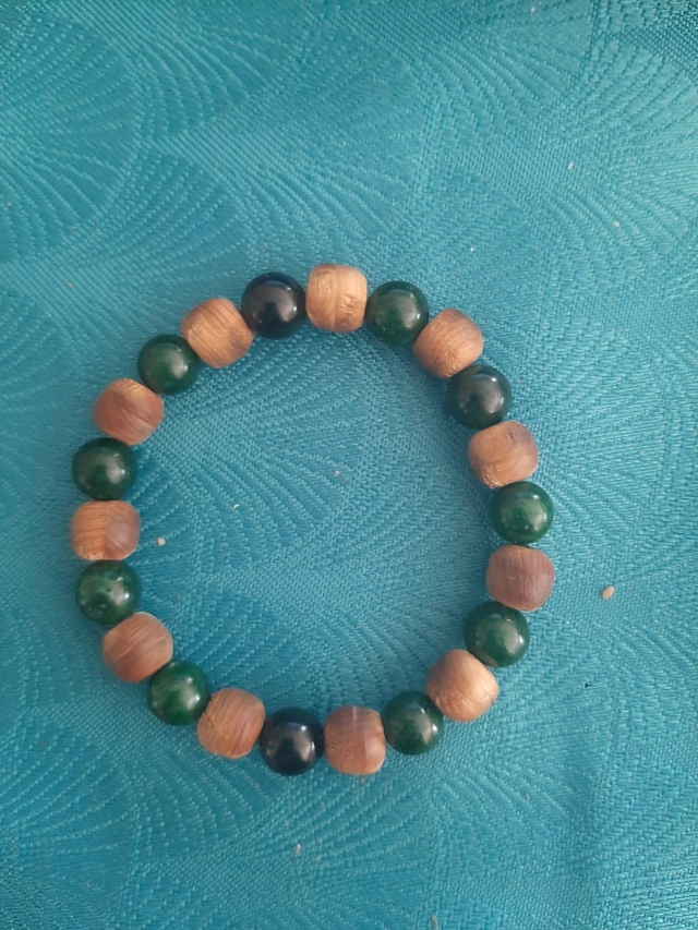 Bracelet jade vert cade 22 perles 8mm