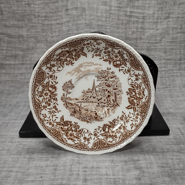 Royal Tudor Ware | Schoteltje Geschulpt (diameter 14,0 cm | hoogte 2,5 cm) ‘Olde England’ motief in bruine kleur | Vintage