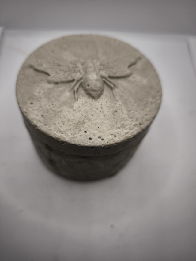 Wabenschattule mit Kerze 