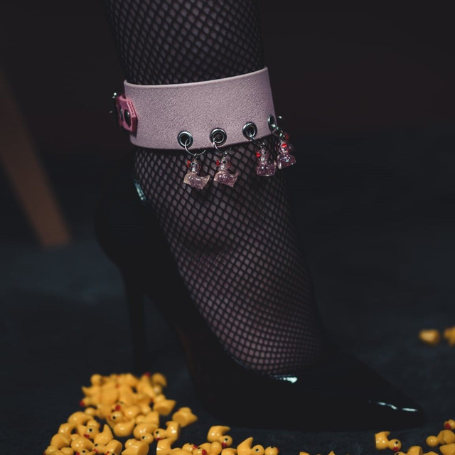 Bracelet de cheville rose