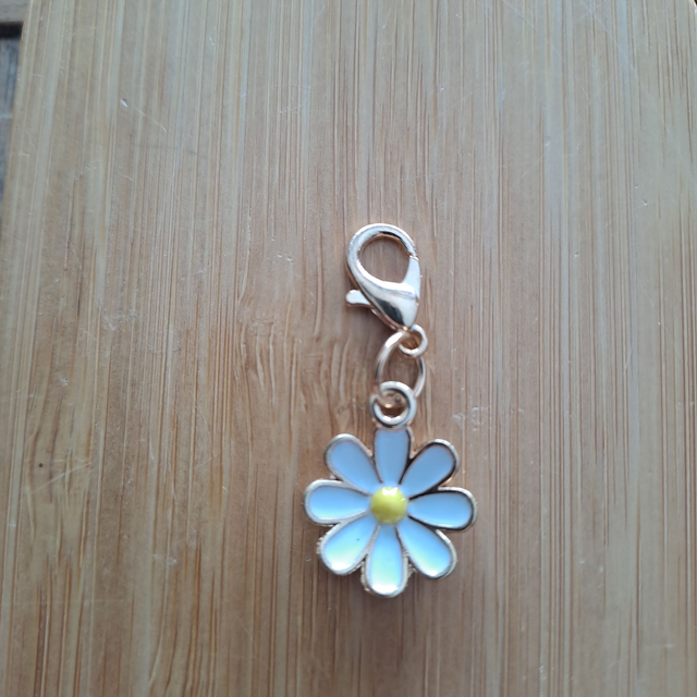 Charms marguerite 