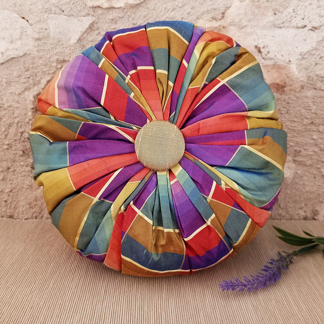 Beau Coussin en Soie garnis de Lavande