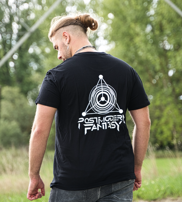 T-Shirt - Hase „Invincible“ Black White 