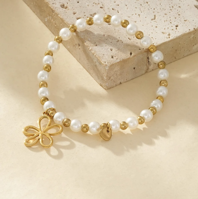 Bracelet élastique perles blanches pendentif fleur