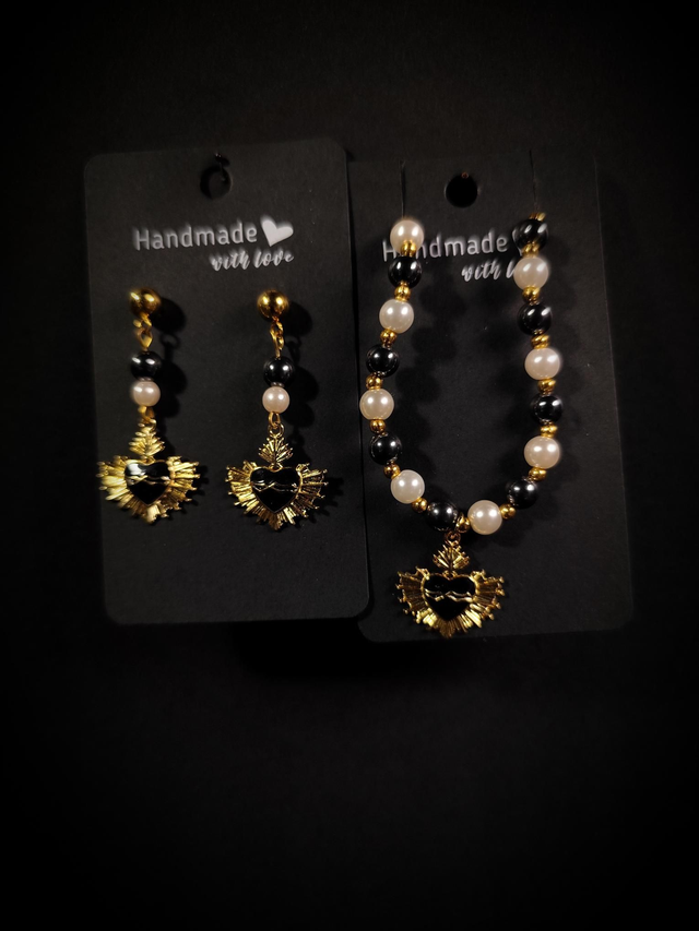 Parure Ex voto coeur sacré noir et doré perles 