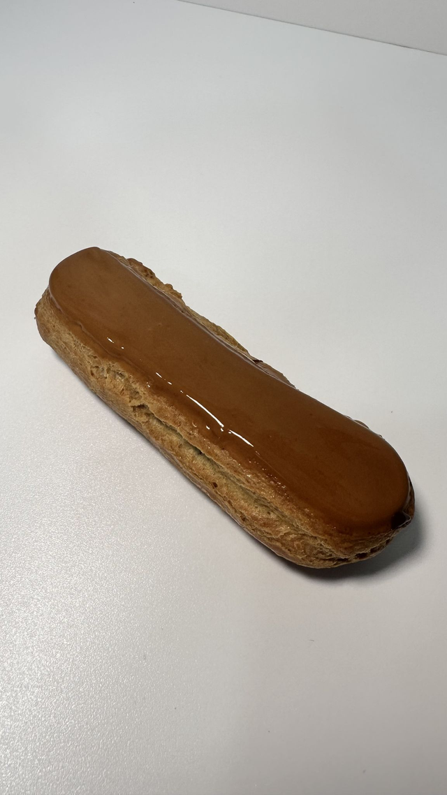Eclair au café