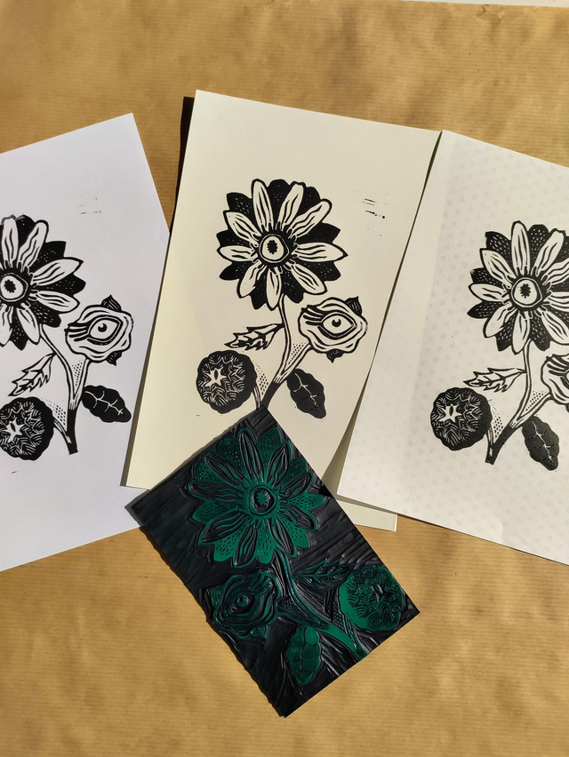 impression linogravure, fleur de souci format A5 papier à pois!