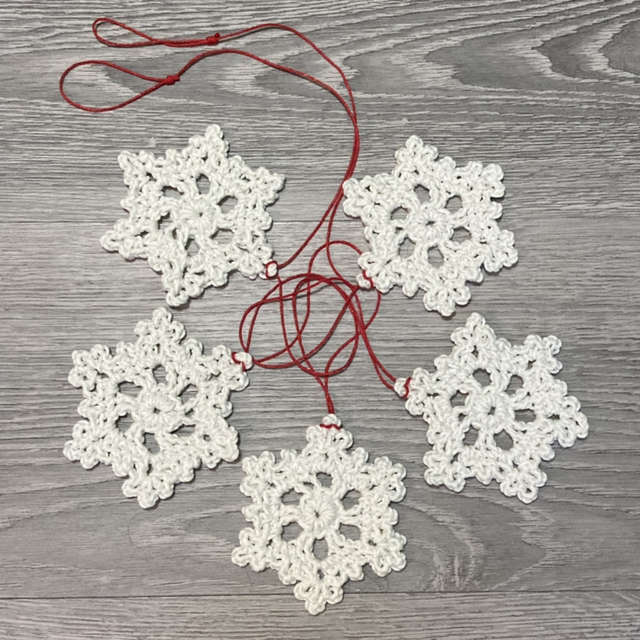 Snowflake Garland - Glow in the dark!